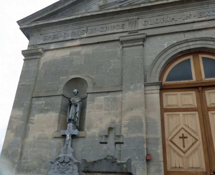 Détails sur la façade de l'église - Villers-sur-Meuse