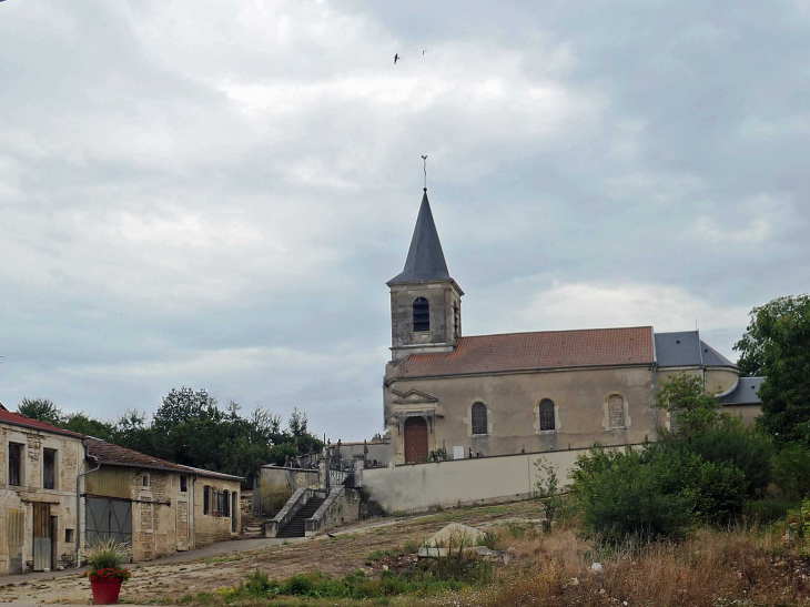 Dans le village - Vouthon-Bas