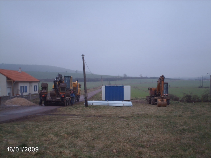 Installation de chantier pout poser une conduite d'eau - Aboncourt