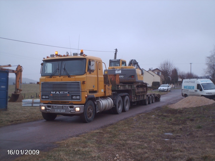 Installation de chantier pout poser une conduite d'eau - Aboncourt