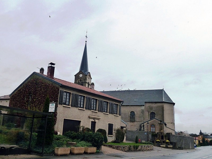 Vers l'église - Beyren-lès-Sierck