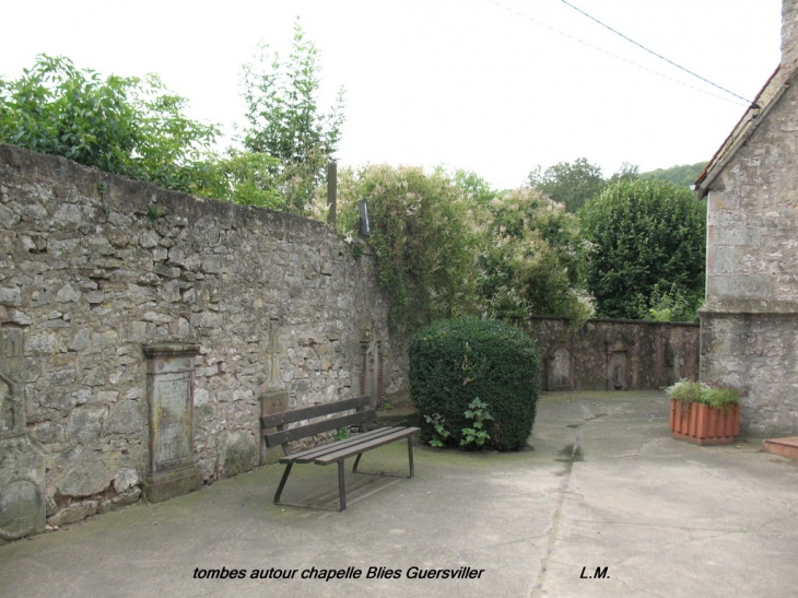 Cimetiere autour de la chapelle - Blies-Guersviller