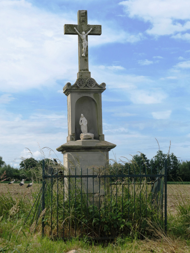 Croix dans les champs - Brouviller