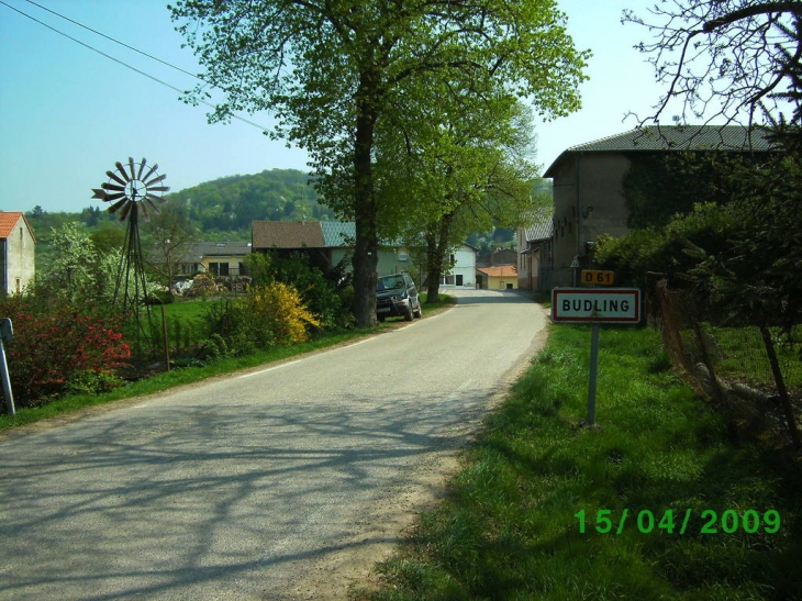 Entrée du village - Budling