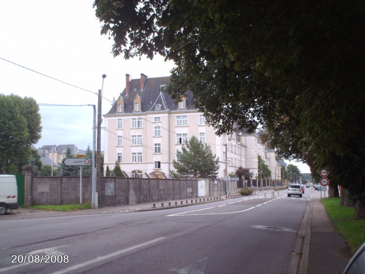 Rue principale - Châtel-Saint-Germain