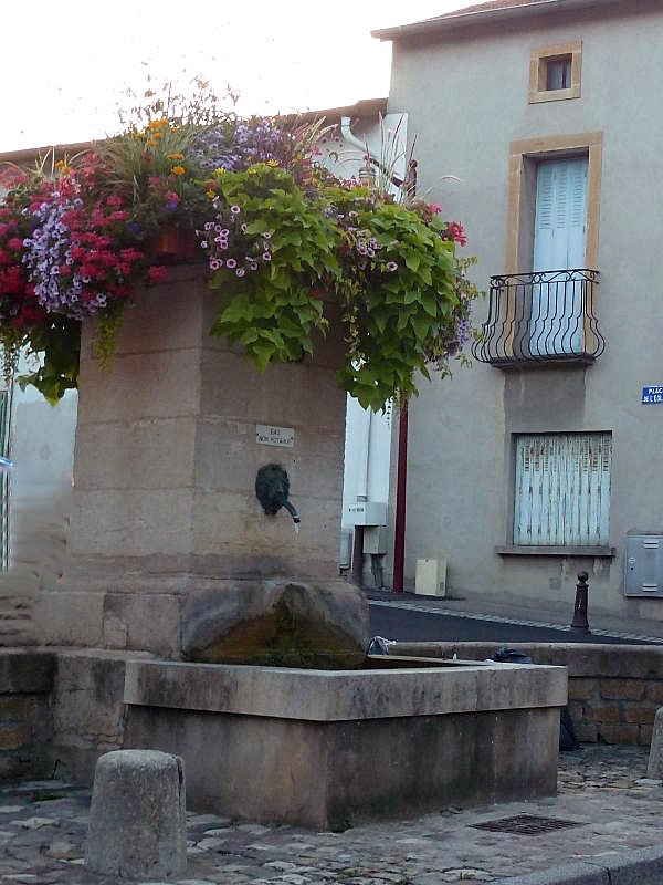 Fontaine - Châtel-Saint-Germain