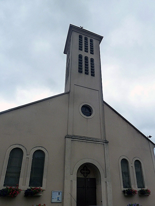 L'entrée de l'église - Clouange