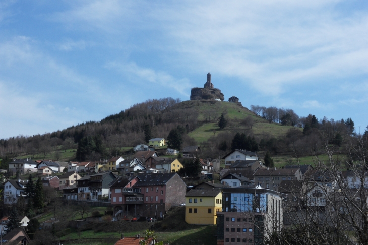 Le rocher vu depuis le village - Dabo