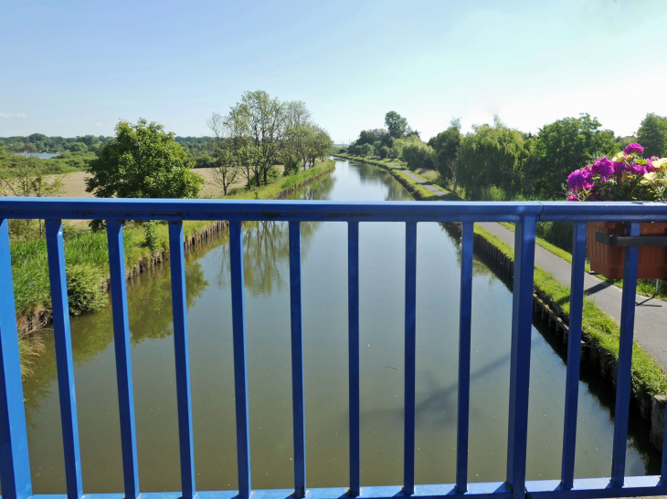 Le pont sur le canal des Houillères de la Sarre - Diane-Capelle