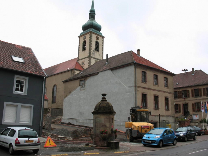 Ensemble   fontaine eglise cimetiére - Diebling