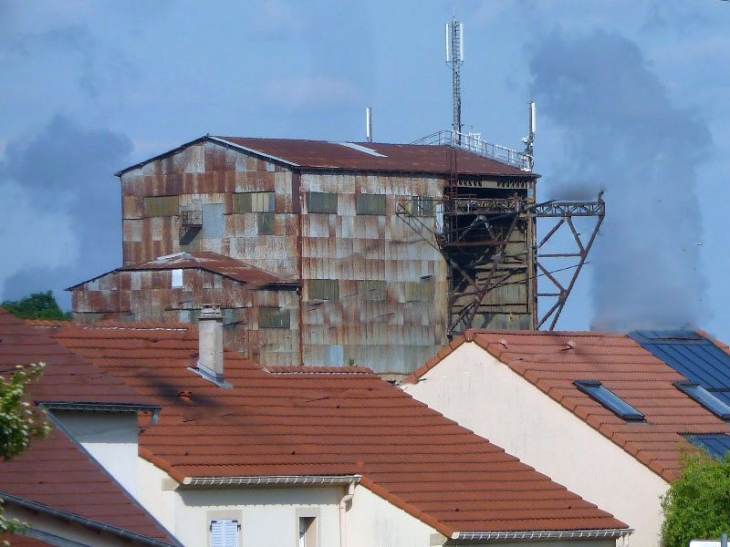 Vue sur l(ancien silo de mine - Entrange