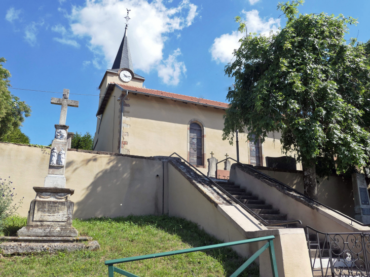 Le calvaire au pied de l'église - Gelucourt