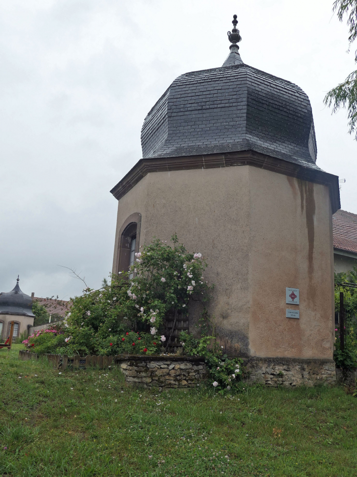 Pavillon d'angle de l'ancien potager - Guermange