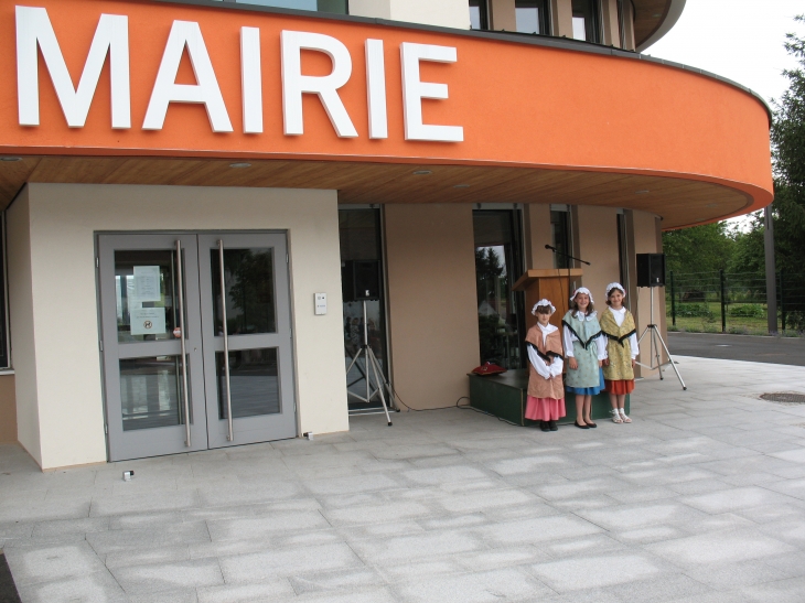  enfant du villageOceane ,Lucy ,Yolaine - Hambach