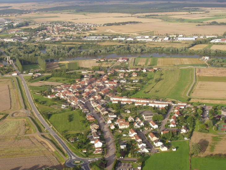 Vue aérienne du village - Hauconcourt