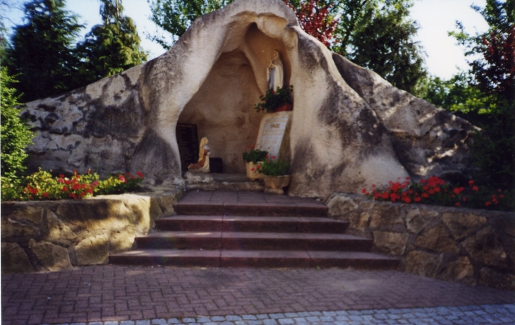 La grotte auprès de l'église - Kirschnaumen