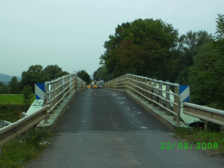 Pont metallique reliant à Cattenom - Kœnigsmacker