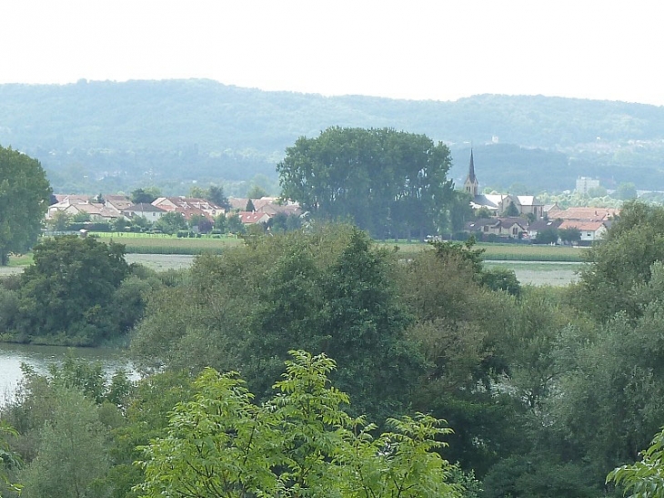 Vue de l'autre rive de la Moselle - La Maxe