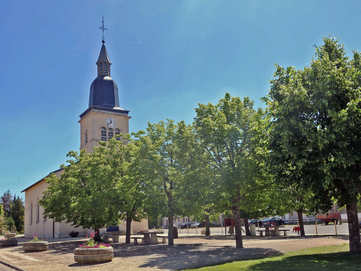 L'église sur la place - Laneuveville-en-Saulnois