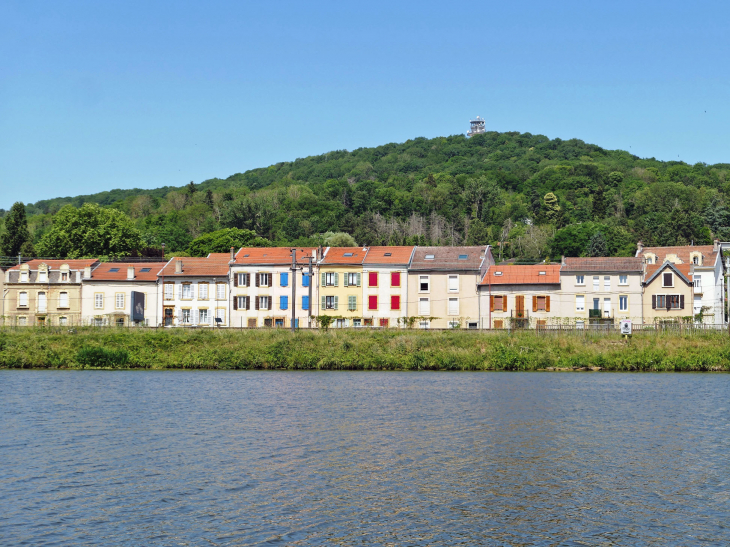 Les maisons entre le mont Saint Quentin et les rives de la Moselle - Longeville-lès-Metz