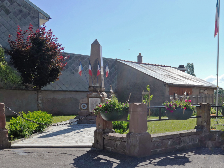 Le monument aux morts - Lorquin