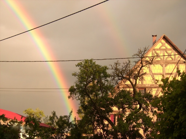 Arc-en-ciel sur la villa Charlot - Loudrefing