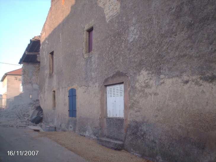 éffondrement d'un batiment vétuste - Malroy