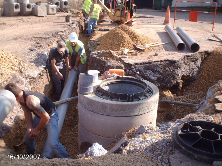 Pose d'une nouvelle canalisation d'assainissement - Malroy