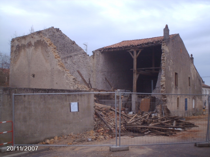 Batiment éffondré - Malroy