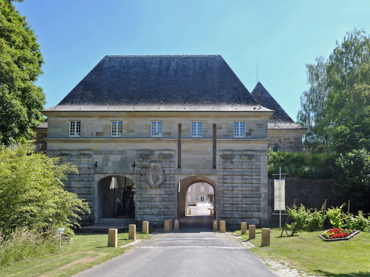 Entrée du village par la porte de France - Marsal