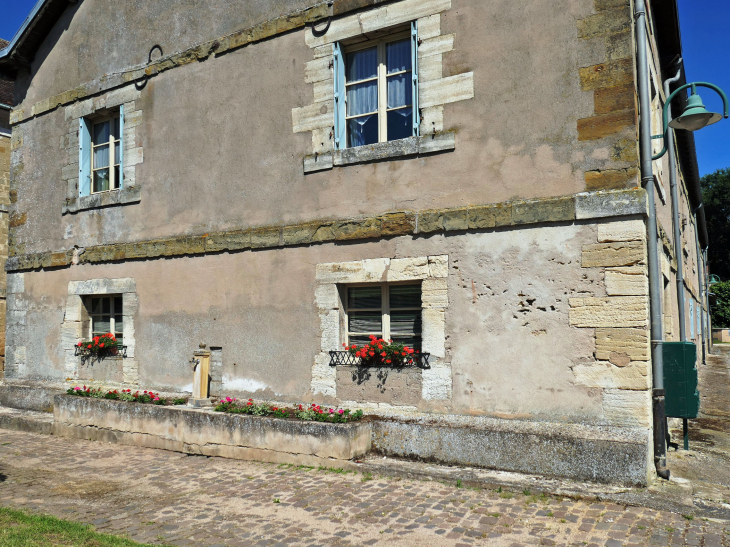 La maison et la fontaine - Marsal