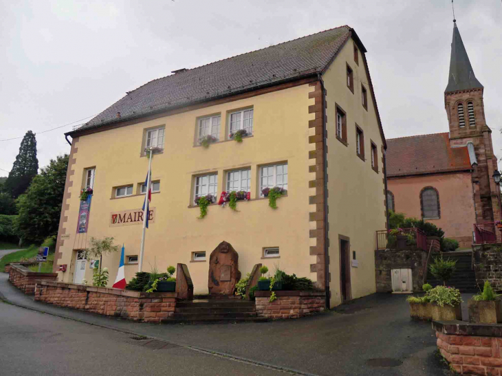 La mairie et l'église - Meisenthal