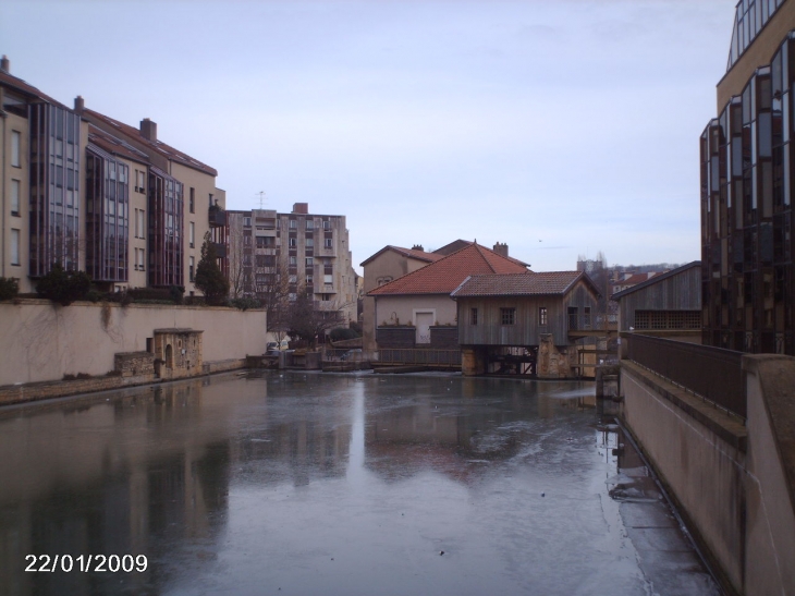 Vue vers le pont St Georges - Metz