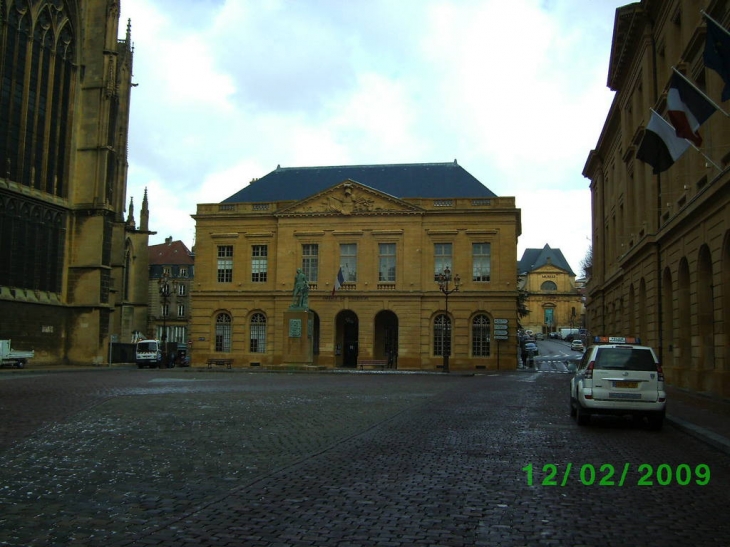 Vue sur la place d'armes - Metz