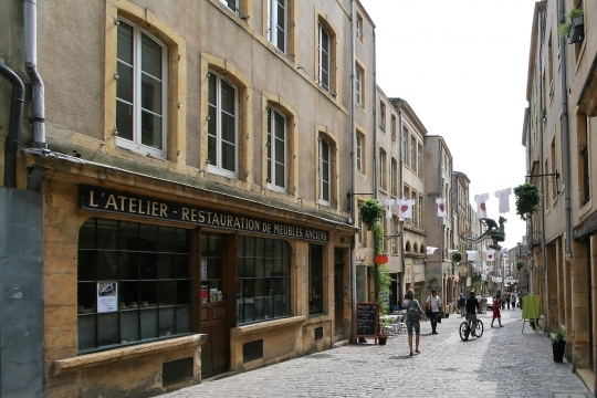 Une rue pavée - Metz