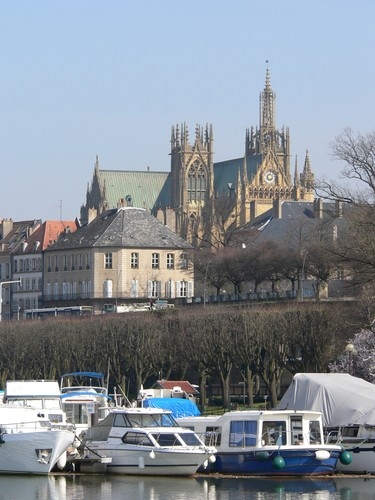 La cathédrale vue du plan d'eau - Metz