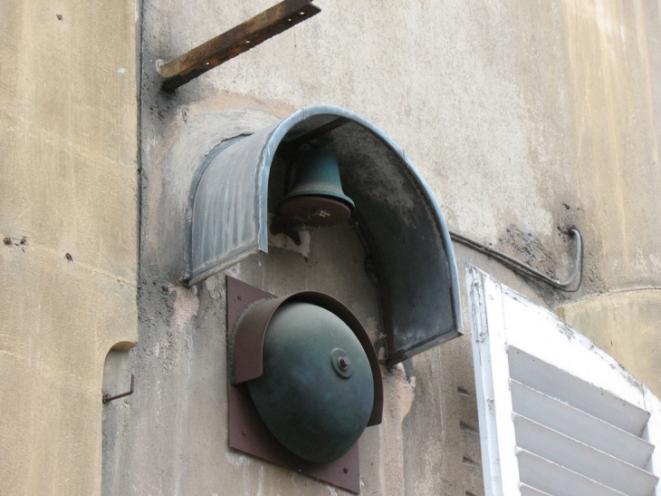 Portant ancienne cloche puis electrique - Metz