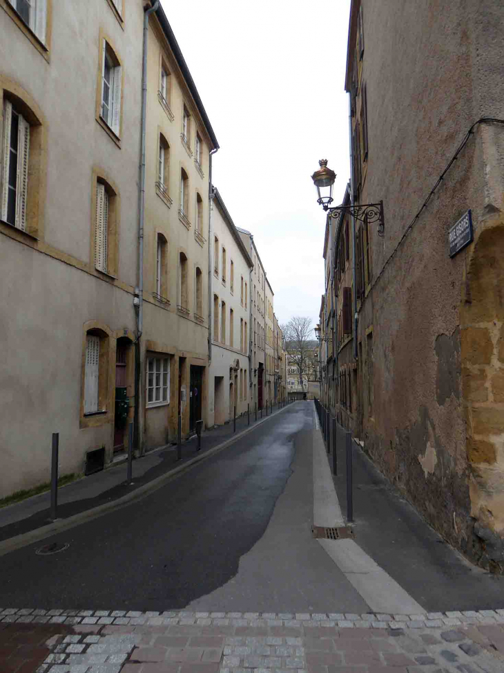 Quartier Outre Seille : rue de Gisors - Metz