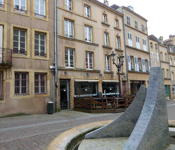 Quartier Outre Seille : place des Charrons - Metz