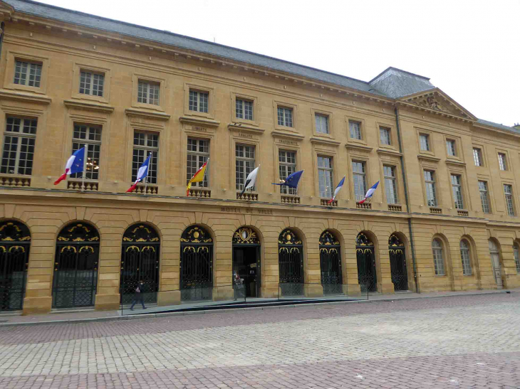 Place d'Armes : la mairie - Metz