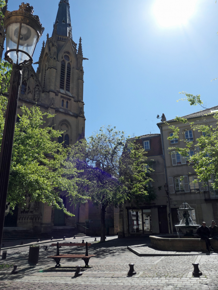 Colline Sainte Croix : place Jeanne d'Arc - Metz