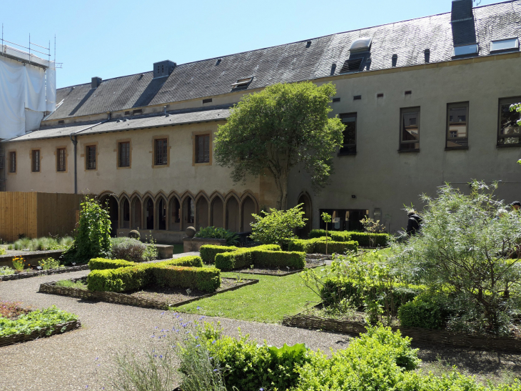 Colline Sainte Croix : le cloître des Récollets - Metz