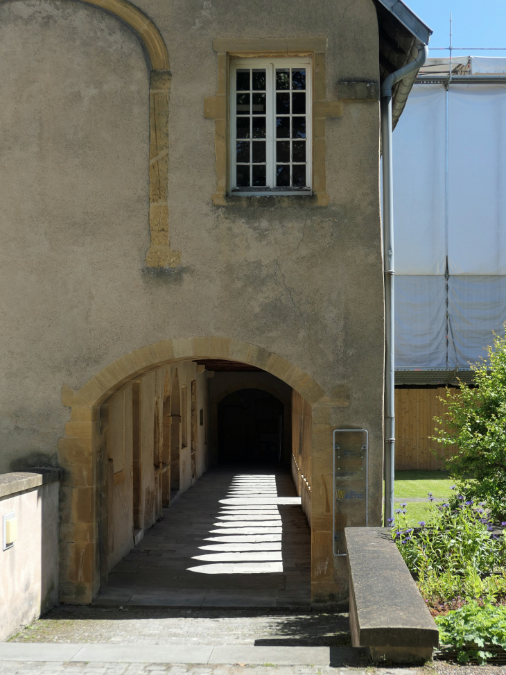 Colline Sainte Croix : le cloître des Récollets - Metz