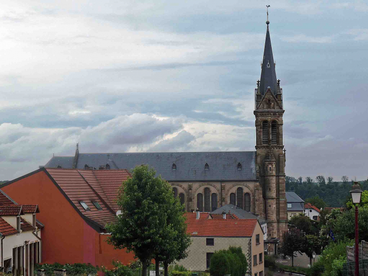 Vue sur l'église - Montbronn