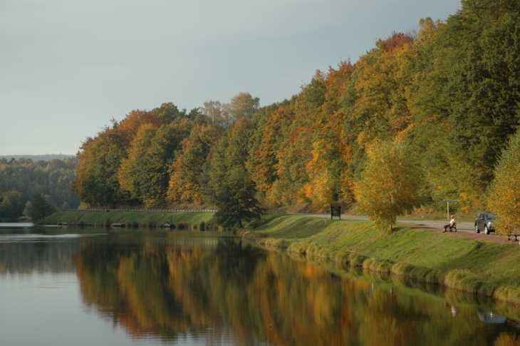 Journée d'automne au bord de l'étang - Mouterhouse