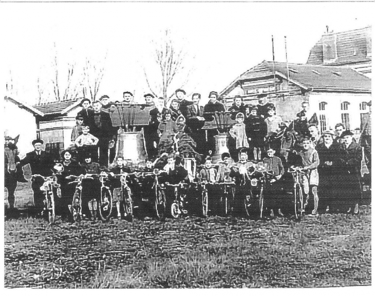 Arrivée des cloches de Pettoncourt à la gare de Moncel sur Seille