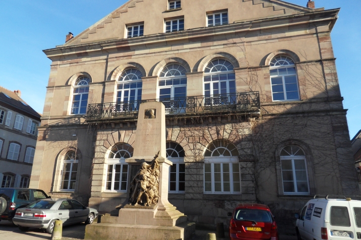 Monument commémoratif d'Emile Erckmann - Phalsbourg