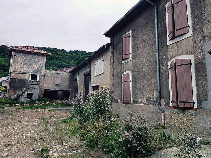 La cour des Templiers - Pierrevillers