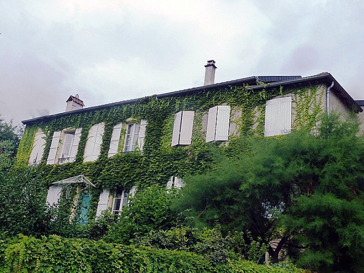 Belle maison dans la verdure - Plappeville