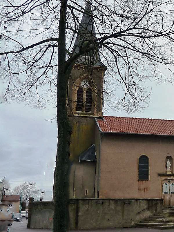 Vers l'église - Pouilly